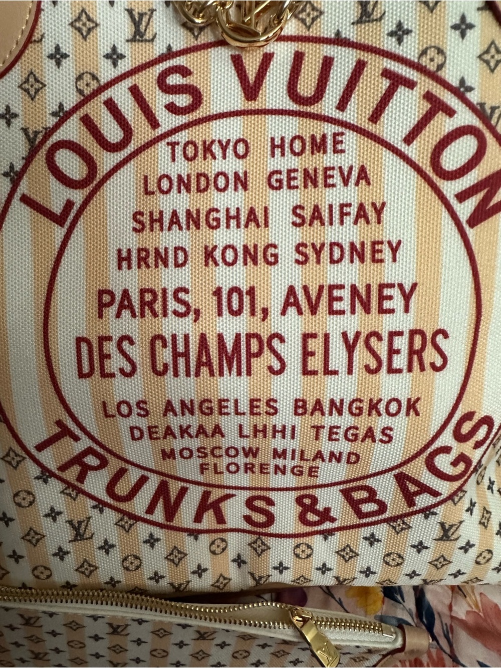 Cream & Red Never full bag - Picture 2 of 8